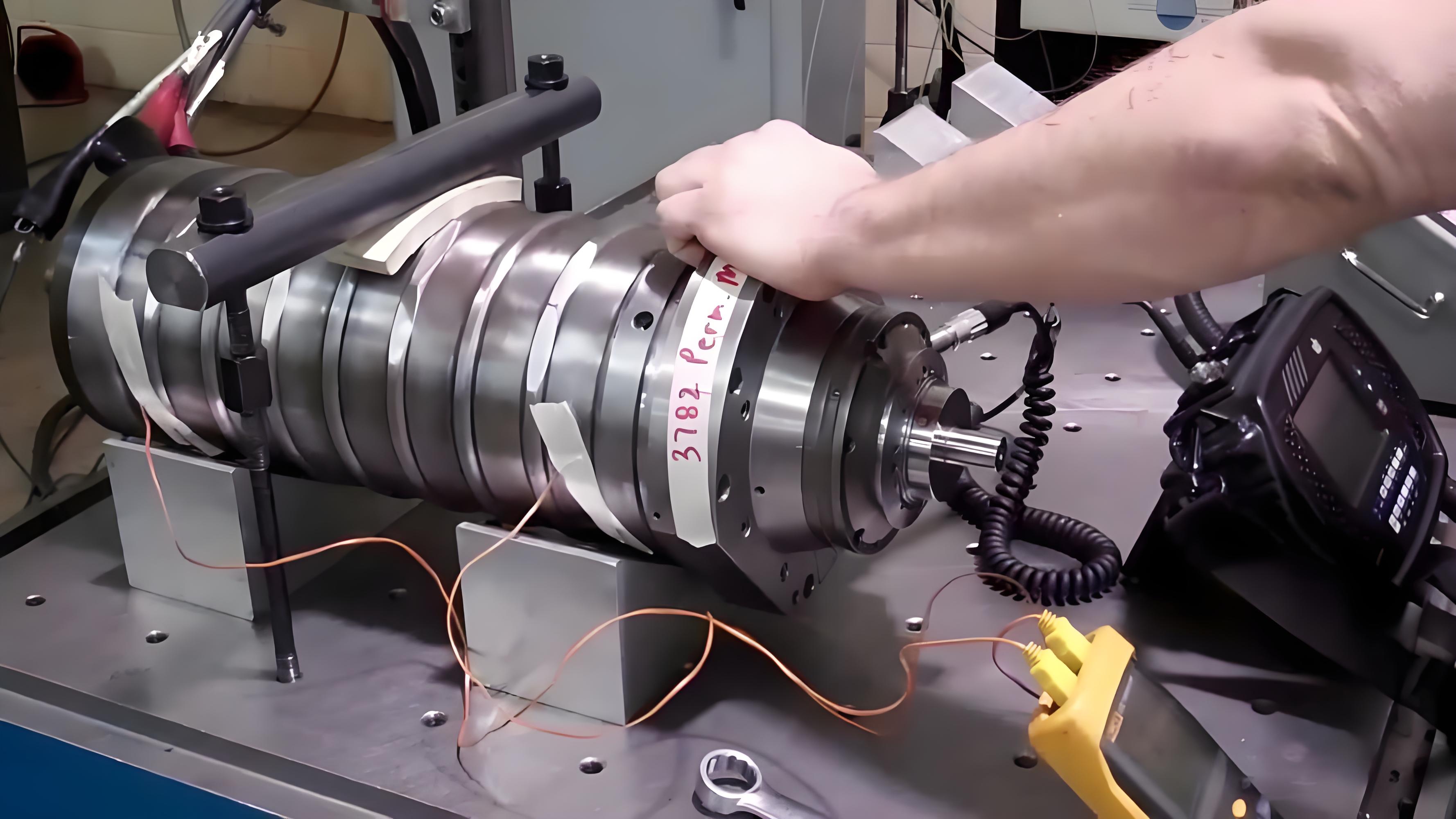 在大隈機(jī)床主軸維修現(xiàn)場，忙碌有序